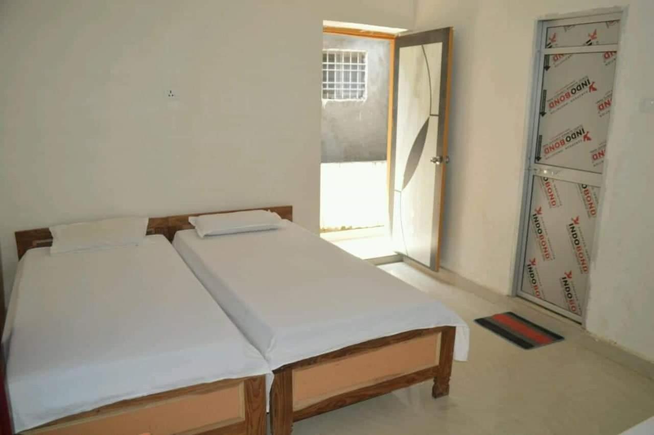 Middle Way Home Stay Bodh Gaya Exteriör bild