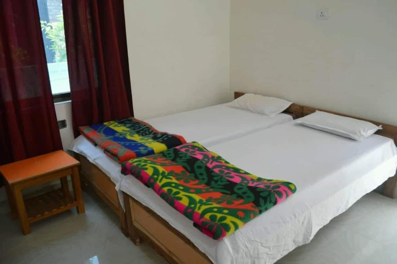 Middle Way Home Stay Bodh Gaya Exteriör bild